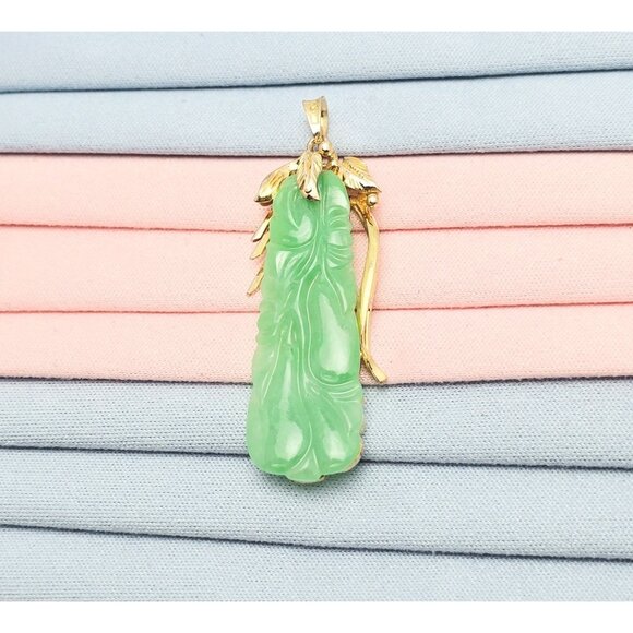 Beautiful 14K Solid Yellow Gold Green Jadeite Jade Carved Floral Charm Pendant